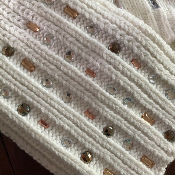 NWT hat and scarf bundle - Picture 5 of 6